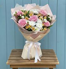 Букет цветов из:  Гвоздики, Орхидеи и Розы в Ерофее Павловиче