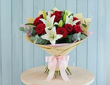 Букет цветов из:  Лилии и Розы в Ерофее Павловиче