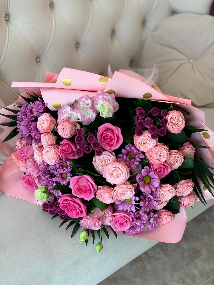 Букет цветов из: Хризантемы, Розы и Лизиантусы в Ерофее Павловиче