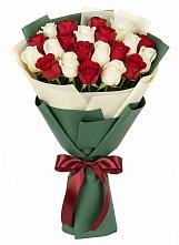 Букет Микс из красных и белых роз в Ерофее Павловиче