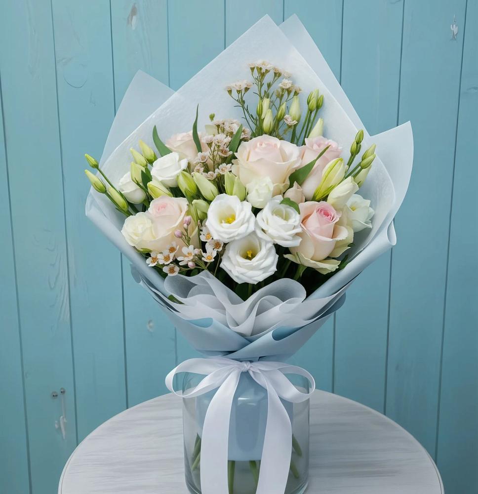 Букет цветов из: Розы и Лизиантусы в Ерофее Павловиче