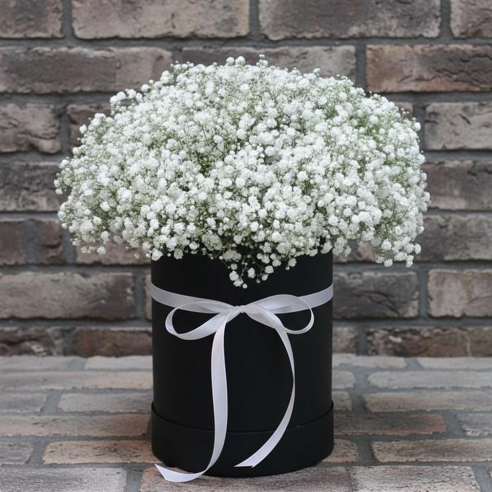 Цветочная композиция из Гипсофила в шляпной коробке в Ерофее Павловиче