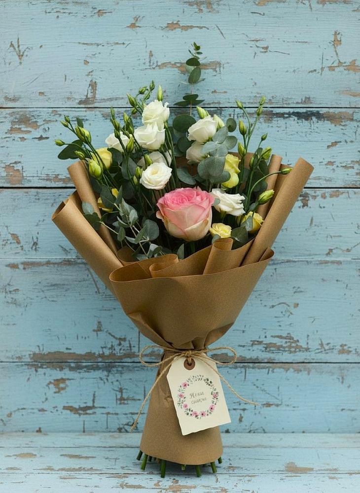 Букет цветов из: Розы и Лизиантусы в Ерофее Павловиче