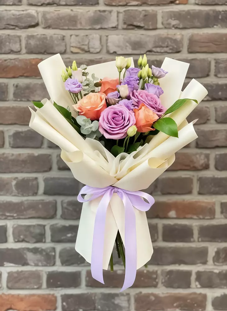 Букет цветов из: Лизиантусы и Розы в Ерофее Павловиче