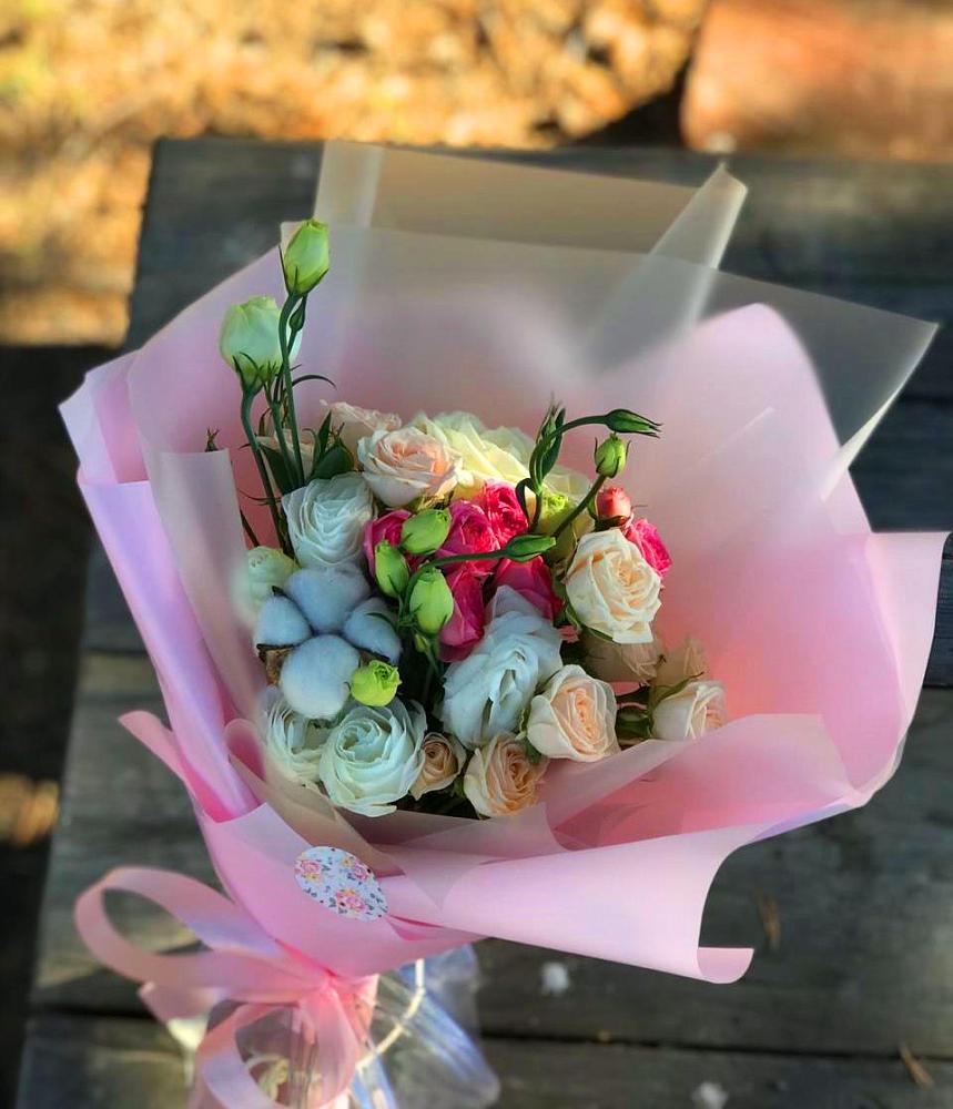 Букет цветов из: Розы и Лизиантусы в Ерофее Павловиче