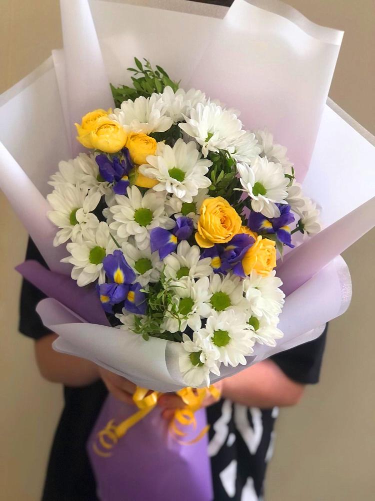 Букет цветов из: Ирисы, Хризантемы и Розы в Ерофее Павловиче