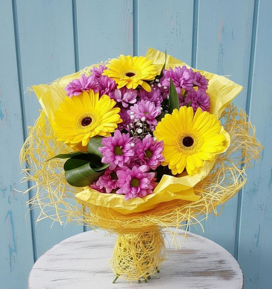 Букет цветов из: Хризантемы и Герберы в Ерофее Павловиче