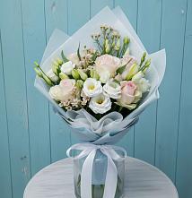 Букет цветов из:  Розы и Лизиантусы в Ерофее Павловиче